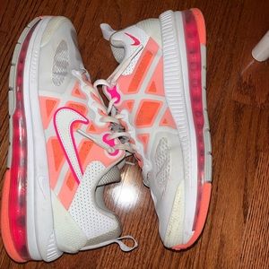 Nike Air Max Genome tennis shoes- Womens